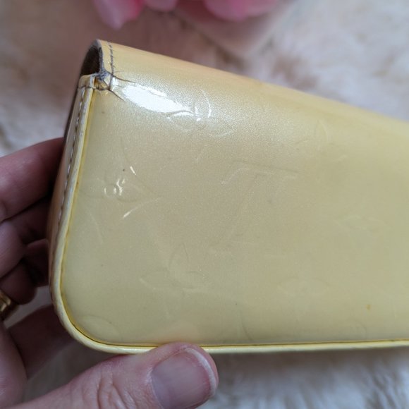 RARE LOUIS VUITTON Vernis Pochette Lagoon Glasses Case in Perle/Yellow - Picture 14 of 14